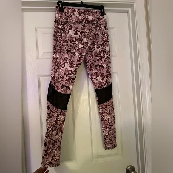 large Floral Active Leggings​ - Picture 5 of 6